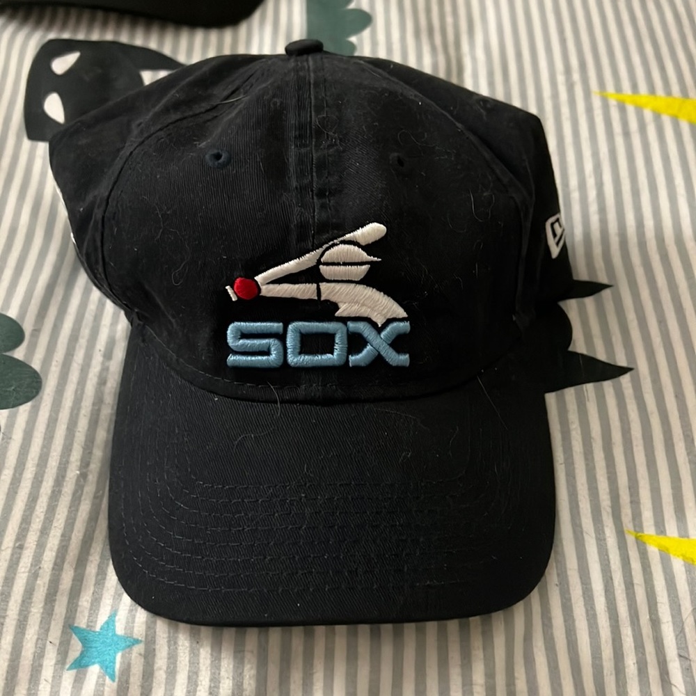Adjustable White Sox hat with chicago flag on bill